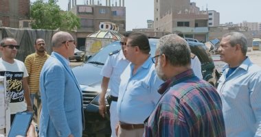 صور.. نائب محافظ القاهرة يتفقد شوارع المطرية لمتابعة مستوى النظافة