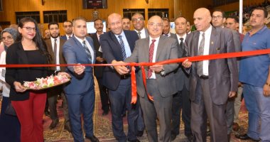رئيس جامعة أسيوط يفتتح معرض ابتكارات طلاب المجمع التكنولوجى المتكامل