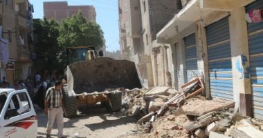 استمرار حملات رفع الإشغالات وإزالة التعديات على الأرصفة بالفيوم