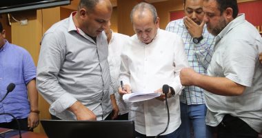 محافظ كفر الشيخ يوجه بإعادة توزيع "اللاب توب" على العاملين بالديوان العام