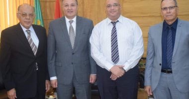 رئيس جامعة بنها يستقبل فريق منظومة الجودة الإدارية