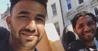 محمد النني يظهر مع تريزيجيه في شوارع إنجلترا