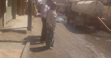 ارتفاع مستوى الصرف فى البلاعات يتسبب فى غرق شوارع الجبل الأصفر بالخانكة