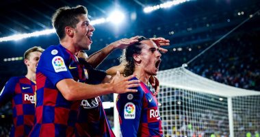 ماذا ينقص "برشلونة؟.. الفريق المدجج بالنجوم يعانى دفاعه من استمرار التهاوى.. 3 أهداف فى مباراتين تضع علامات استفهام حول قدرة الخط الخلفى على مواجهة الخصوم.. والبلوجرانا يحتاج لصفقة دفاعية كبيرة لإعادة الأمجاد