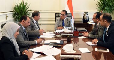 الحكومة: نقف على مسافة واحدة من المنظمات العمالية وننفذ القانون بشفافية