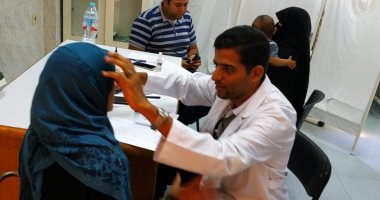 صور.. قافلة جامعة القناة الطبية تعالج 402 مريض من أهالى قرية الفردان