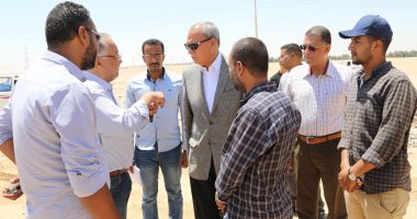 محافظ قنا يتفقد إنشاءات مشروعات الصرف الصحى بمراكز الوقف ونجع حمادى