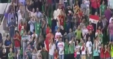 فيديو.. جماهير الأهلى والزمالك تؤارز الاتحاد السكندري أمام العربى الكويتي
