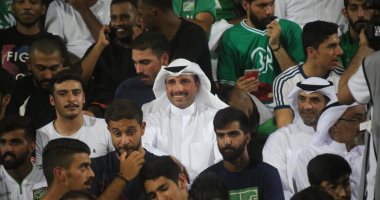 فيديو.. مرزوق الغانم يؤازر العربى الكويتى فى مباراته أمام الاتحاد من المدرجات