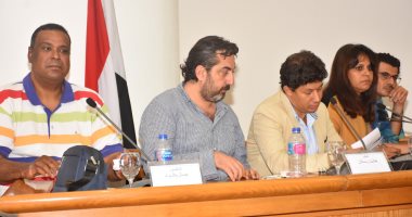 نقاد : أزمات وتحديات النقد المسرحي صنعها النقاد أنفسهم 