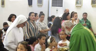 راهبات الفرنسيسكان بالأقصر يودعن راهبة أتمت خدمتها.. صور 