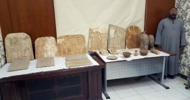 ضبط سائق بحوزته 14 لوحة جدارية فرعونية ورأسين لتمثالين فى أخميم بسوهاج