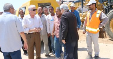 صور.. محافظ جنوب سيناء يتابع رصف وتجميل الطرق استعدادا لعقد عدة مؤتمرات كبرى