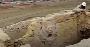 علماء آثار يكتشفون جدارية قديمة تعكس أهمية المياه فى بيرو.. بها رسمة ضفدع