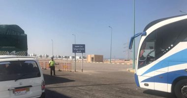 صور.. البحر الأحمر تخصص حارة مرورية للمركبات السياحية بالكمين الجنوبى للغردقة