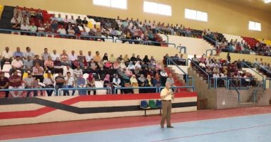 محافظ المنوفية يلتقى العاملين بالجهاز الإدارى للمحافظة للقضاء على الروتين
