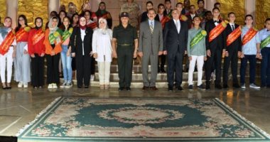 صور.. محافظ أسيوط يشهد احتفالية تكريم الطلاب المتفوقين دراسيًا