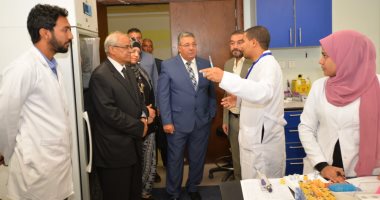 صور.. وفد من المستثمرين والأطباء يبحثون دعم مرضى السرطان فى الصعيد