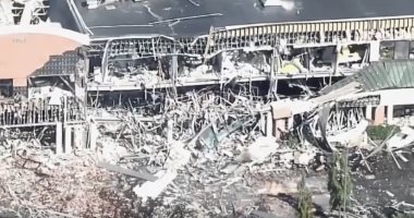 شاهد.. إنفجار للغاز الطبيعى يتسبب فى اضرار بمجمع تجارى فى أمريكا