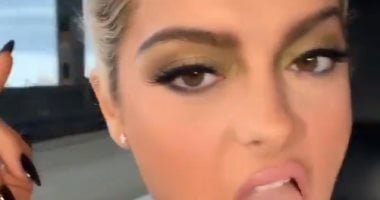 بالروب الأبيض.. بيبى ريسكا تستعد لحضور مهرجان MTV بشكل مختلف