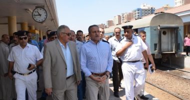 صور.. محافظ الإسماعيلية: السيطرة على حريق قطار الإسكندرية المتجه لبورسعيد
