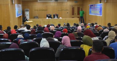صور.. نائب محافظ الأقصر يشهد جلسة محاكاة برلمانى الطلائع والشباب للنهوض بالتعليم