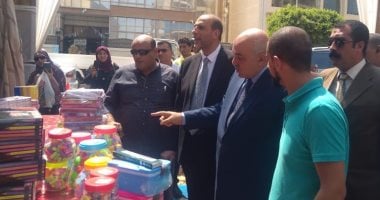 صور.. مدير أمن كفر الشيخ يفتتح معرض الغرفة التجارية لمستلزمات المدارس
