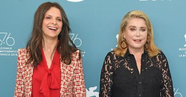 جوليات بينوش وكاترين دونوف بالـ photocall الخاص بفيلم La vérité فى مهرجان فينسيا
