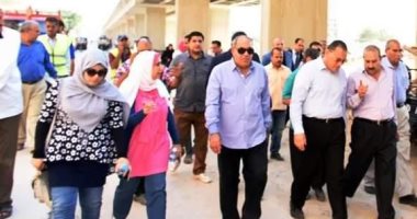 محافظ الشرقية يتفقد كوبرى أبوعميرة ويشدد على نقل سوق السمك لمنع التكدسات