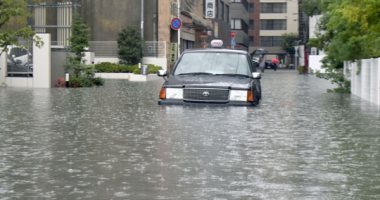 صور.. مصرع شخص وإجلاء 716 ألفا جراء هطول أمطار غزيرة جنوب غرب اليابان