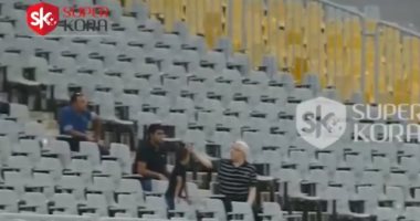 اسكت منك ليه.. شاهد بعيون سوبر المشادة الكروية بين مرتضى منصور وجماهير المقاصة