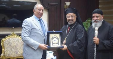 بطريرك الكاثوليك يلتقي محافظ البحر الأحمر على هامش مشاركته بمؤتمر كنسي بالغردقة