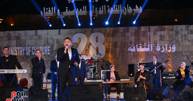 صور.. مجد القاسم يطرب جمهور محكى القلعة بأغاني فايزة أحمد