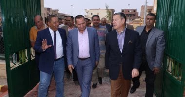 محافظ بنى سويف ورئيس "الأبنية التعليمية" يتفقدان مدرسة المتفوقين استعدادا لافتتاحها