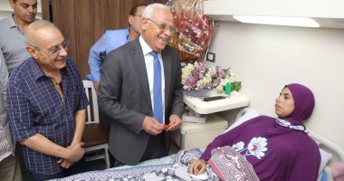 صور.. اللواء عادل الغضبان يزور "معلمة بورسعيد" للاطمئنان على حالتها الصحية