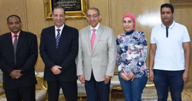 صور.. نائب محافظ أسوان يكرم جراح أورام مصرى بجامعة ميريلاند الأمريكية