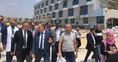 صور .. محافظ الإسماعيلية وقيادات الصحة يتفقدون المستشفى العام 