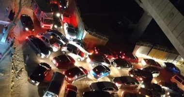 صورة .. عشوائية و زحام بإشارة حديقة بدر فى جسر السويس