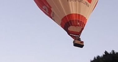 سابهم وطار.. إصابة شخصين بسبب فشلهم فى الهبوط بمنطاد.. اعرف القصة