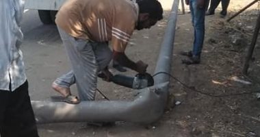 صور.. سقوط عمود إنارة صدمته سيارة على طريق مصر الإسكندرية الزراعى