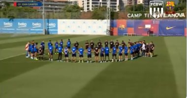 دقيقة حداد فى تدريبات برشلونة بعد وفاة ابنة لويس إنريكي.. فيديو