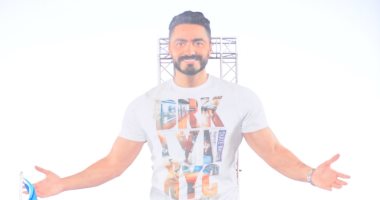 صور.. توافد الجمهور على حفل تامر حسنى فى الساحل الشمالى