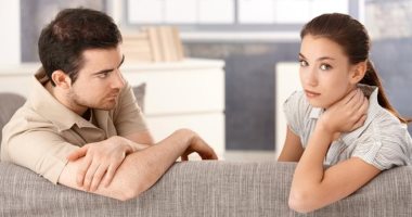 لو دايما شكاك ومش بيصدقك.. نصائح للتعامل مع الغيرة