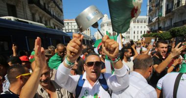 صور.. مظاهرات جديدة فى الجزائر تطالب بالإصلاحات ورحيل رموز النظام السابق