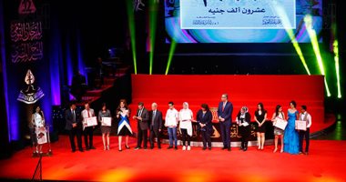 نجوم الفن على السجادة الحمراء فى ختام مهرجان القومى للمسرح