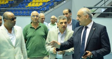 رئيس هيئة قناة السويس يتفقد استعدادات بطولة العالم لناشئات الطائرة.. صور