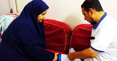 صور .. أهالى مركز أجا بالدقهلية يوقعون  على عقود تقنين الأراضى داخل منزلهم 