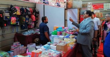 صور.. مدير أمن سوهاج يتفقد معرض "كلنا واحد" لمستلزمات المدارس