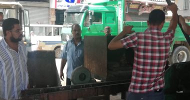 صور.. إزالة الإشغالات والباعة الجائلين أسفل كوبرى 27 غرب الإسكندرية