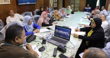 وكيل "تعليم الوادى الجديد" يناقش استعدادات المدارس لبدء العام الدراسى الجديد